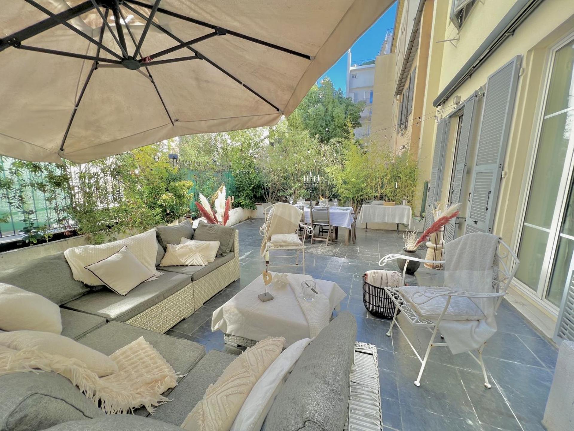 Daire Superbe De 105 M2, Hyper Centre Avec Terrasse, Parking, A 5 Min De La *